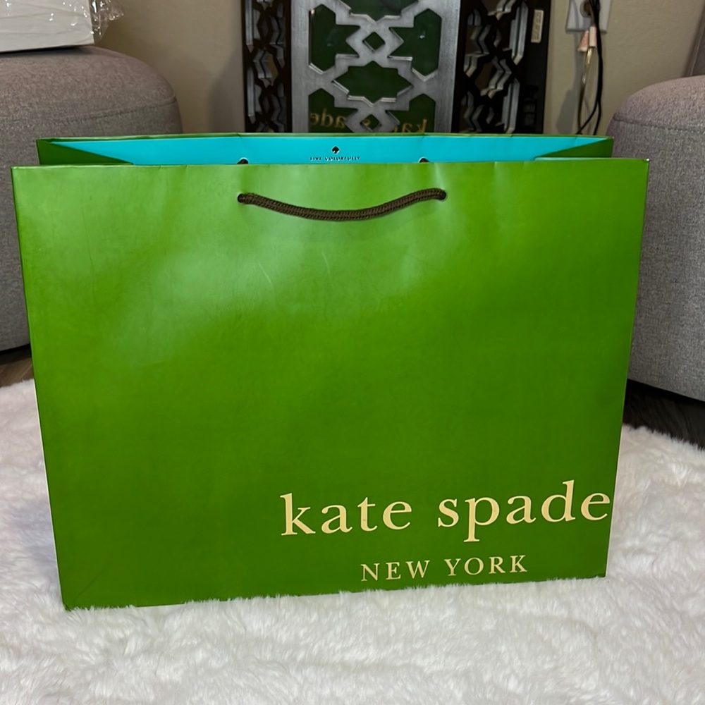 Late spade bag